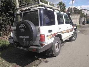 Toyota Land Cruiser 2017 White