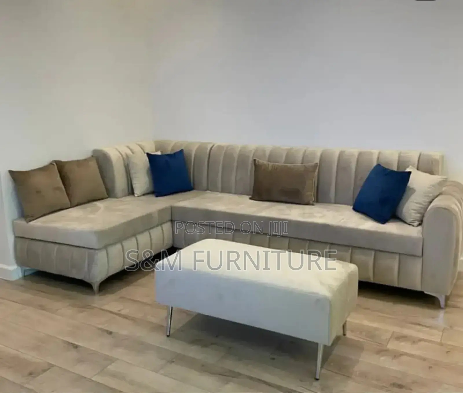 Cool Living Room Sofa Designs With Aluminium Legs