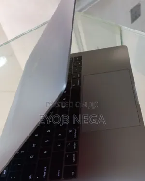 New Laptop Apple MacBook Pro 2017 8GB Intel Core I5 SSD 256GB