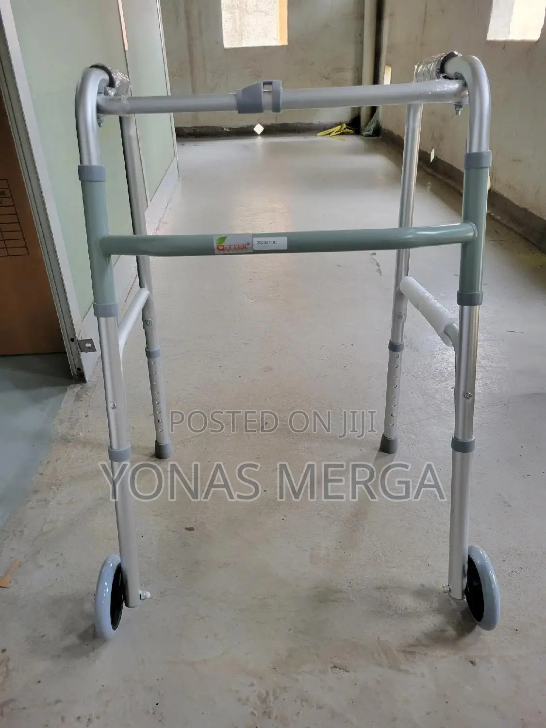 Walker _STRENGTH DURABILITY: The Deluxe Adult Folding Walker