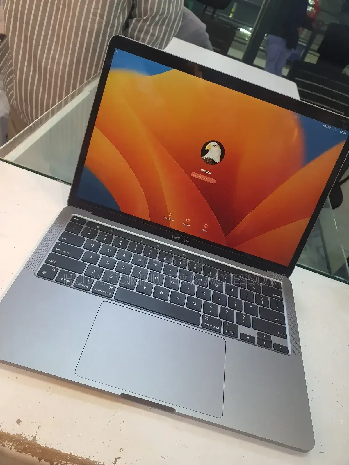 New Laptop Apple MacBook Pro 2022 M2 8GB Apple M2 SSD 256GB