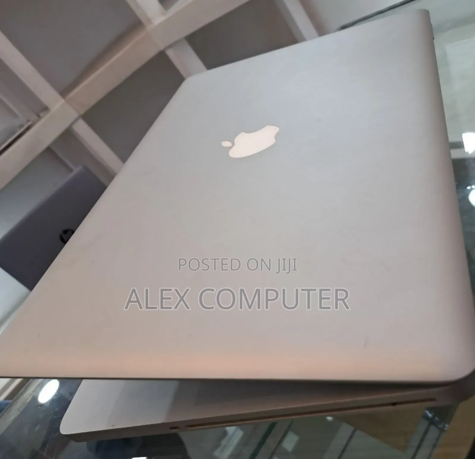 New Laptop Apple MacBook 2010 4GB Intel Core I7 SSD 320GB