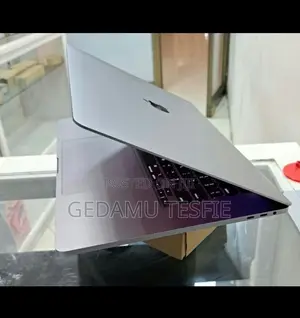 New Laptop Apple MacBook 2018 32GB SSD 1T