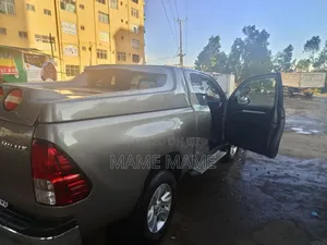 Toyota Hilux 2019 Gray