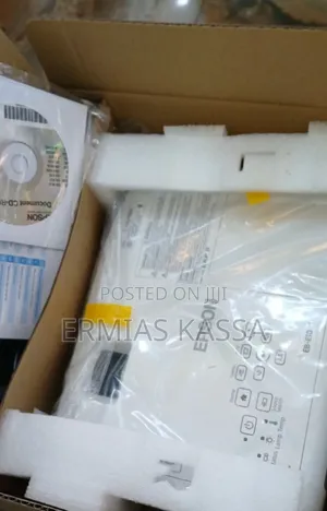 Brand New Epson EB-E10 Projector [Packed]