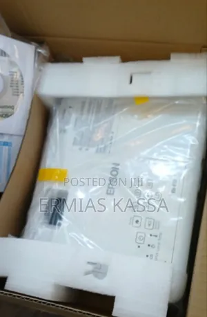 Brand New Epson EB-E10 Projector [Packed]
