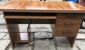 የቢሮ ጠረቤዛ Office Table