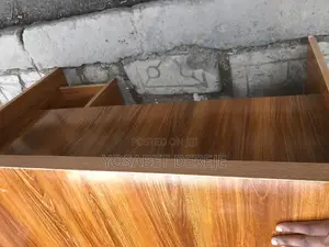 የቢሮ ጠረቤዛ Office Table