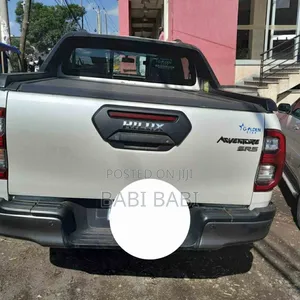 Toyota Hilux 2022 White