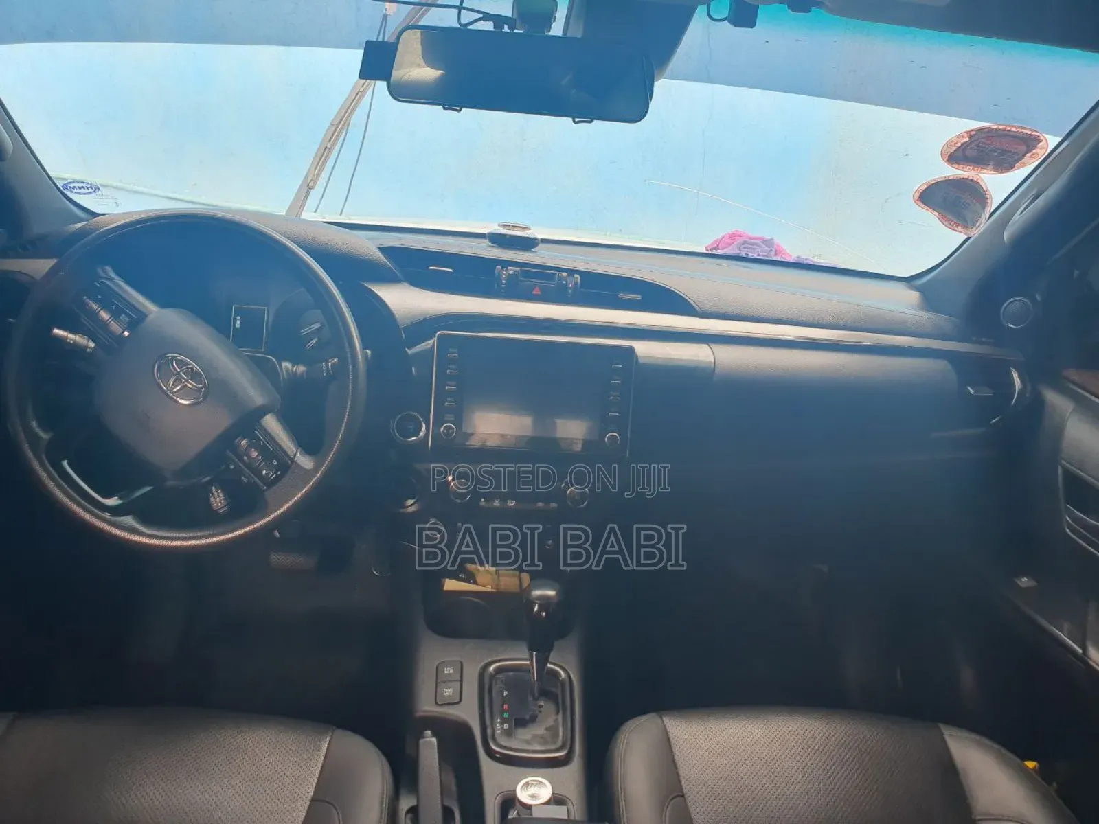 Toyota Hilux 2022 White