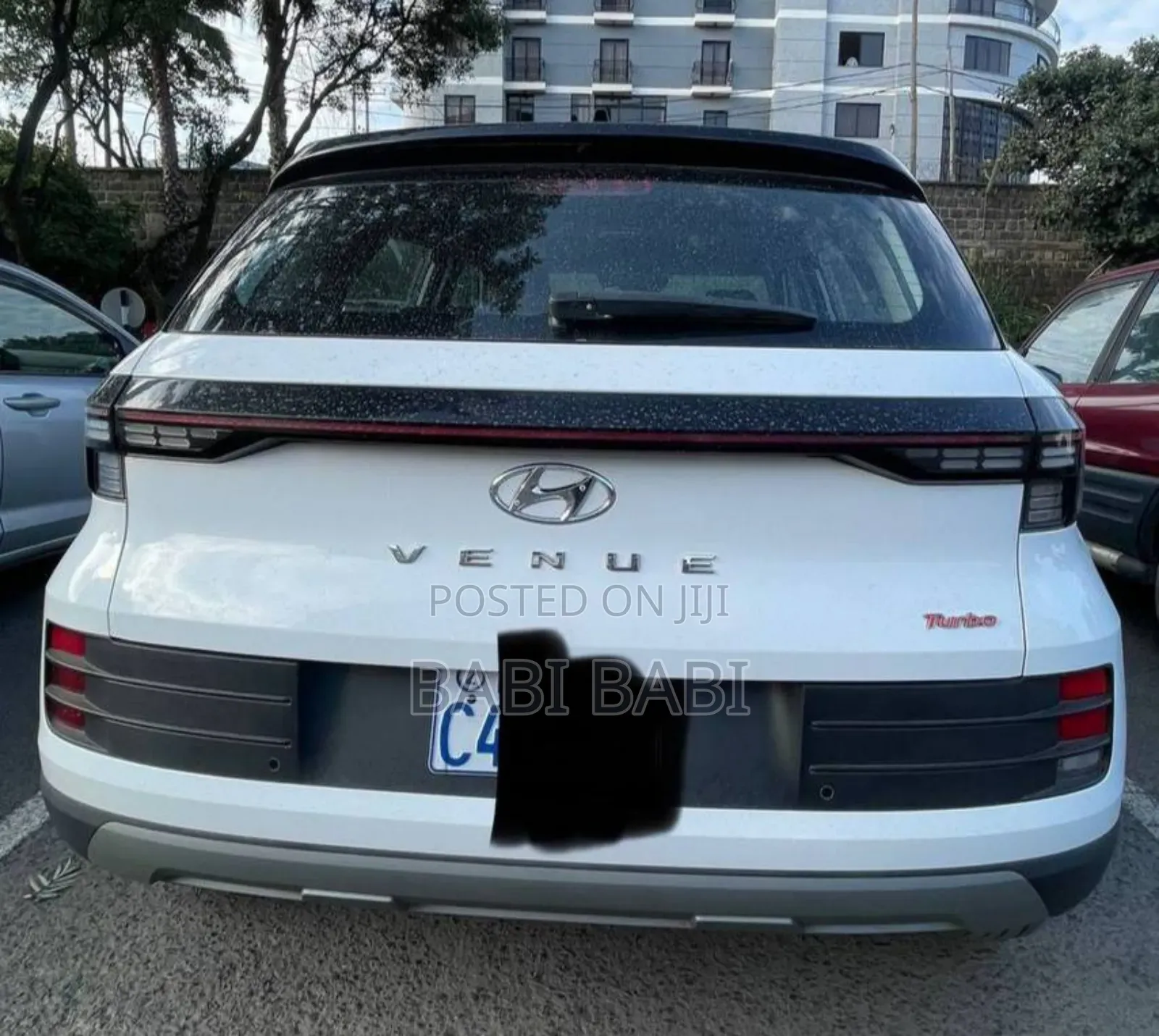 Hyundai Venue 2022 White