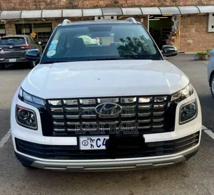 Photo - Hyundai Venue 2022 White