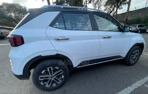 Hyundai Venue 2022 White