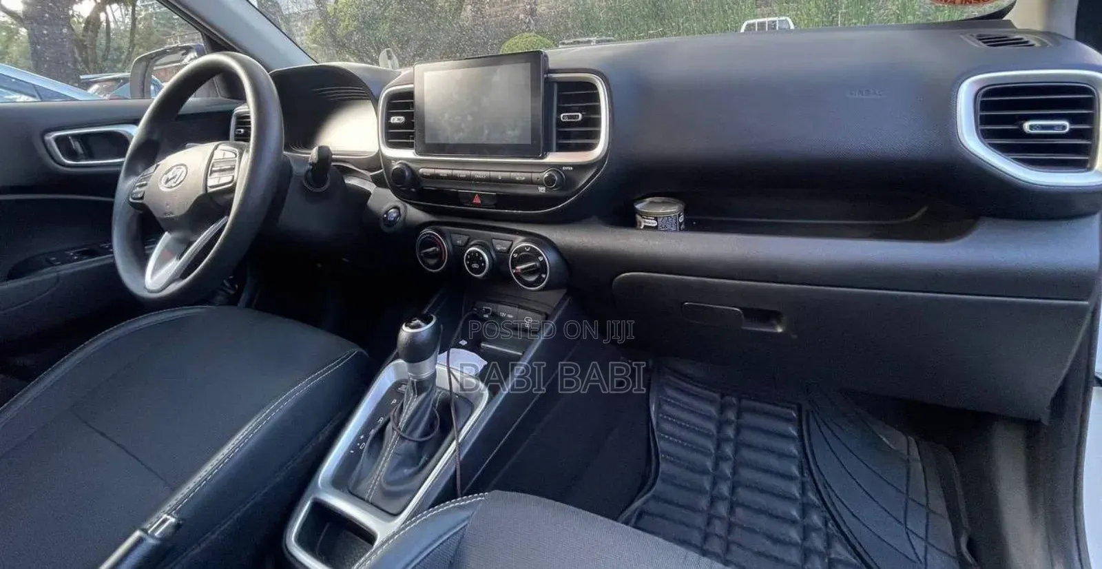 Hyundai Venue 2022 White