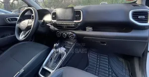 Hyundai Venue 2022 White