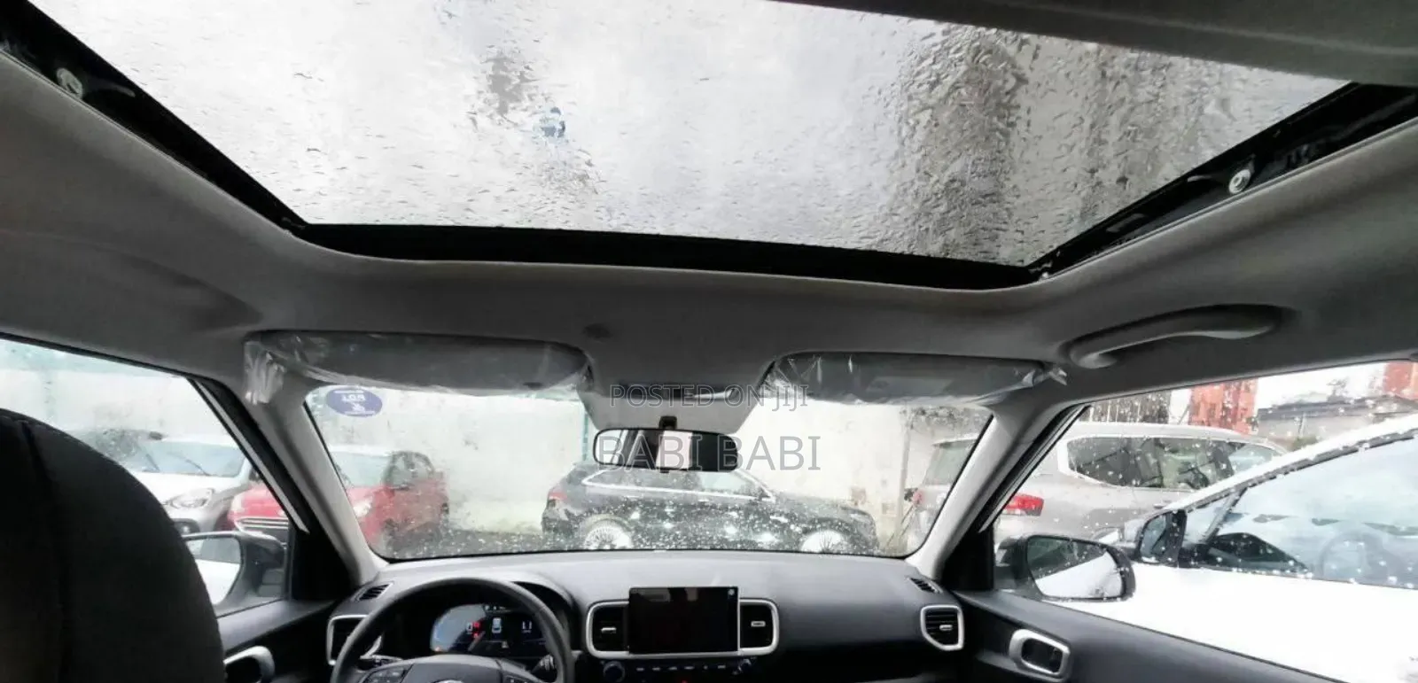 Hyundai Venue 2022 White