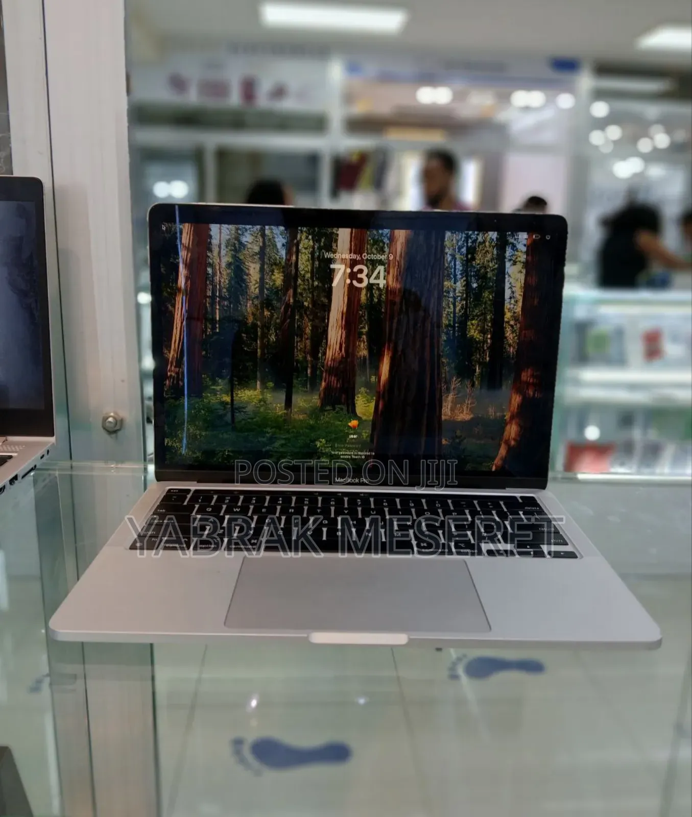 New Laptop Apple MacBook Pro 2022 M2 8GB Apple M2 SSD 256GB