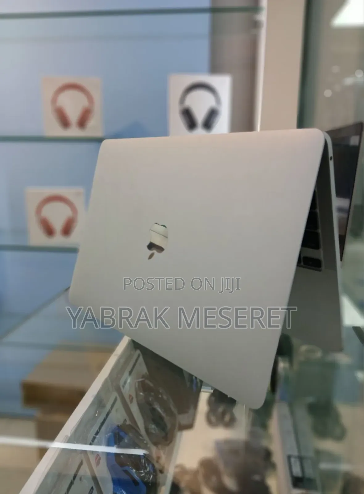 New Laptop Apple MacBook Pro 2022 M2 8GB Apple M2 SSD 256GB