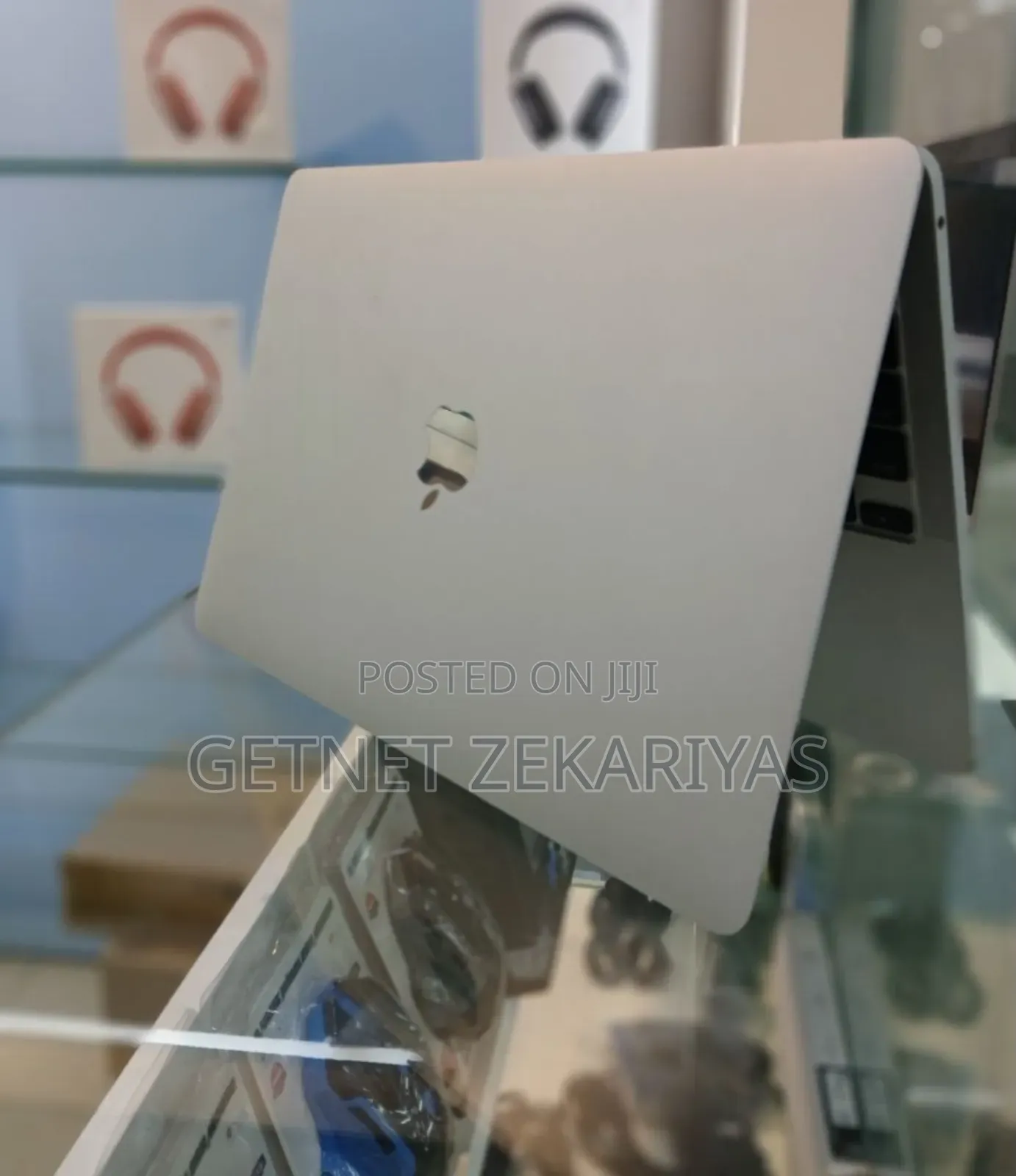 New Laptop Apple MacBook Pro 2022 M2 8GB Apple M2 SSD 256GB