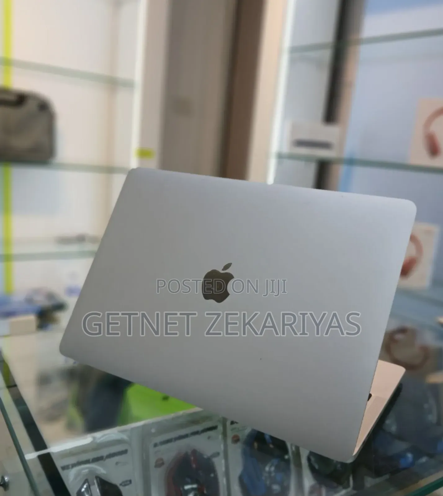 New Laptop Apple MacBook Pro 2022 M2 8GB Apple M2 SSD 256GB