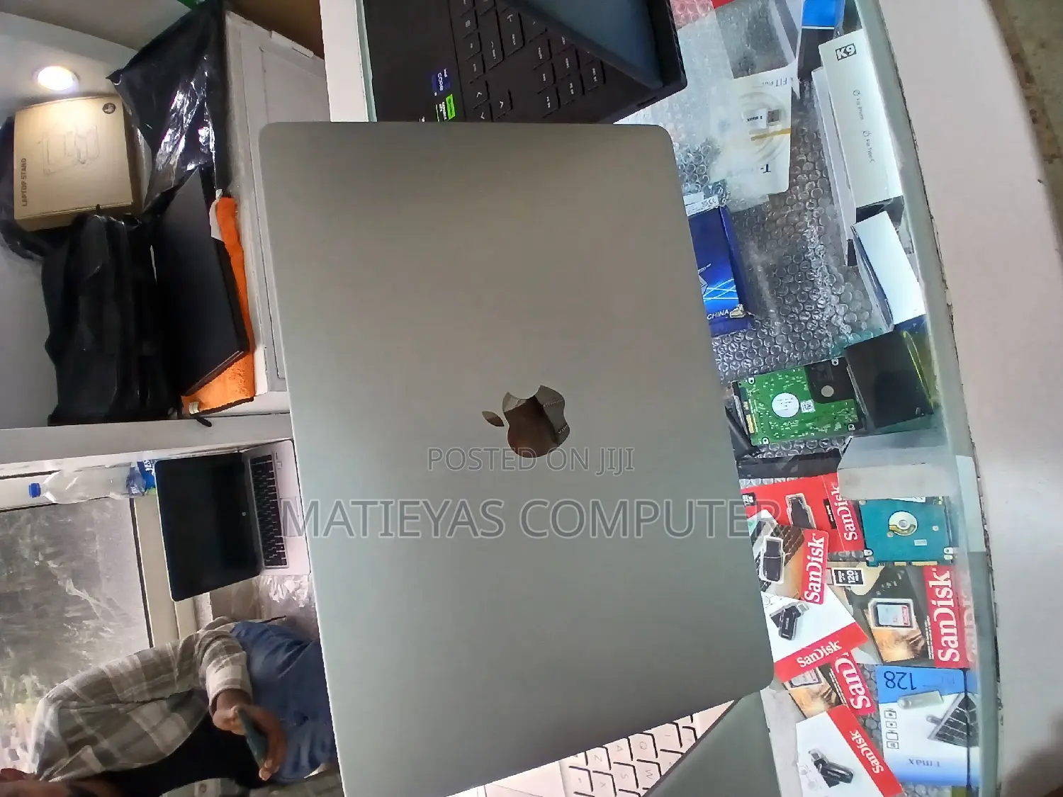 New Laptop Apple MacBook Air 2022 M2 8GB Apple M2 SSD 256GB