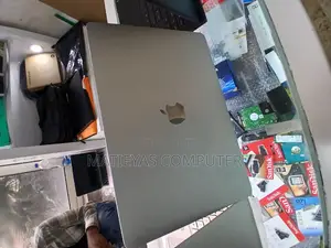 New Laptop Apple MacBook Air 2022 M2 8GB Apple M2 SSD 256GB