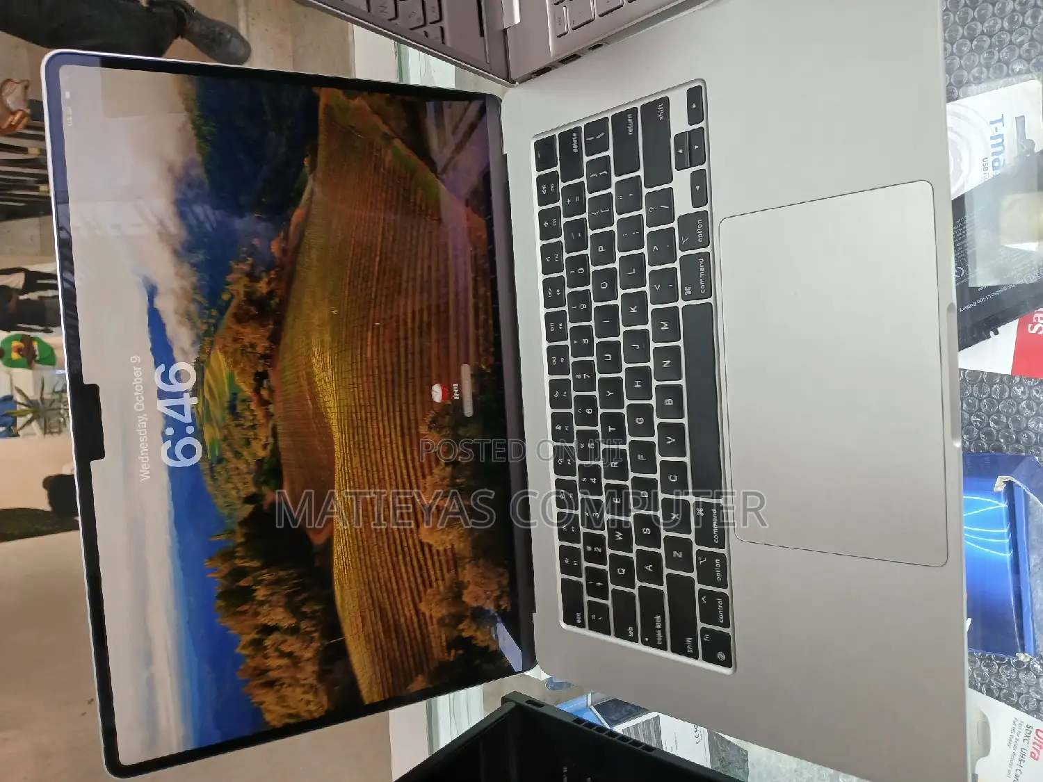 New Laptop Apple MacBook Air 2022 M2 8GB Apple M2 SSD 256GB