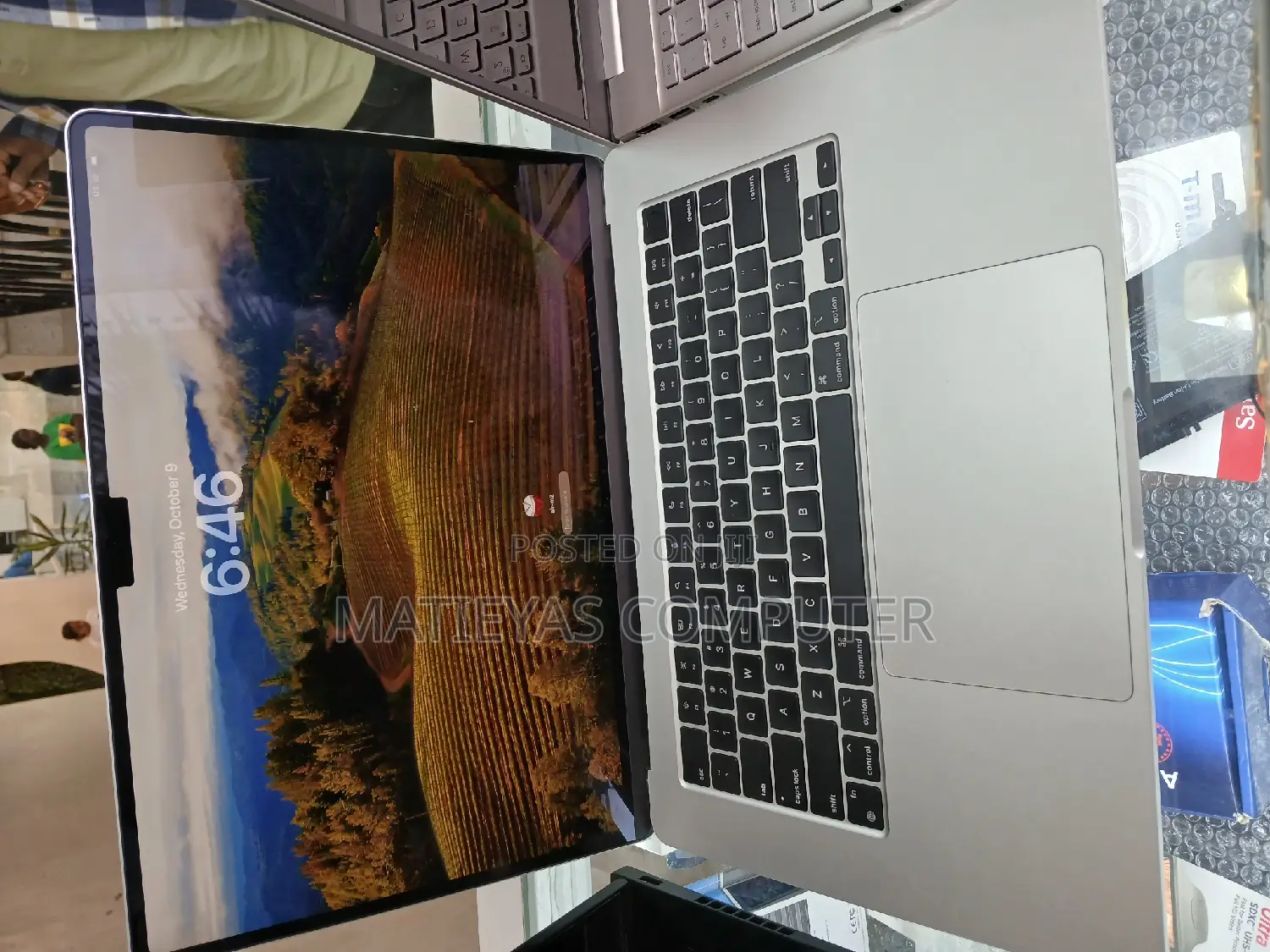 New Laptop Apple MacBook Air 2022 M2 8GB Apple M2 SSD 256GB