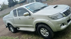 Toyota Hilux 2013 Silver