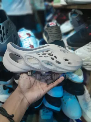 Photo - Yezzy Foam Runner