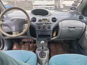 Toyota Yaris 1999 Silver