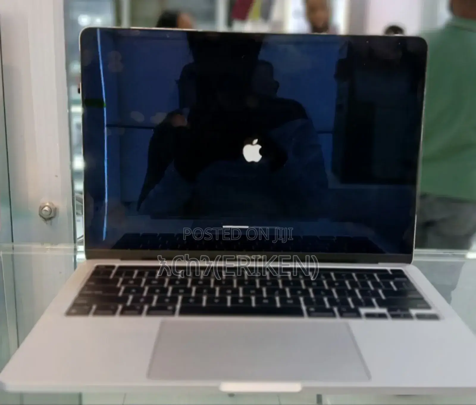 New Laptop Apple MacBook Pro 2022 M2 8GB Apple M2 SSD 256GB