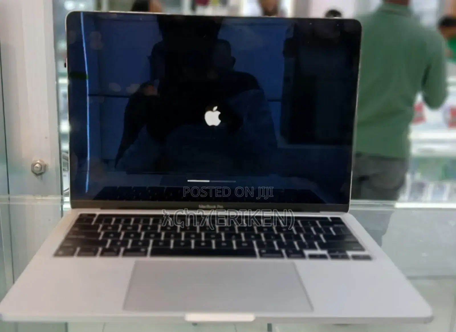 New Laptop Apple MacBook Pro 2022 M2 8GB Apple M2 SSD 256GB