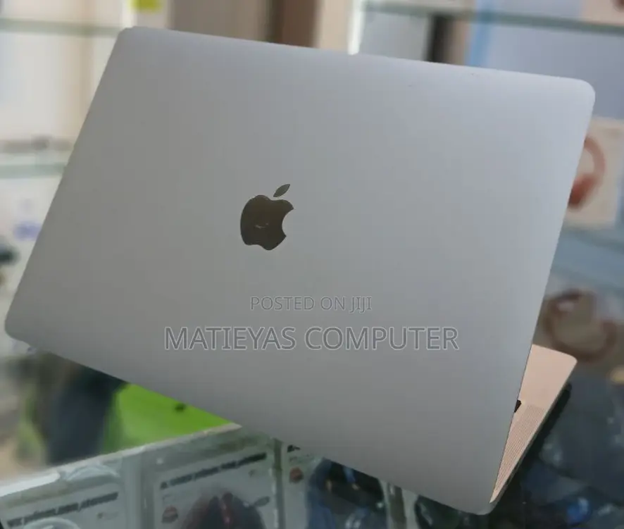 New Laptop Apple MacBook Pro 2022 M2 8GB Apple M2 SSD 256GB
