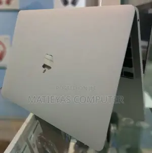 New Laptop Apple MacBook Pro 2022 M2 8GB Apple M2 SSD 256GB