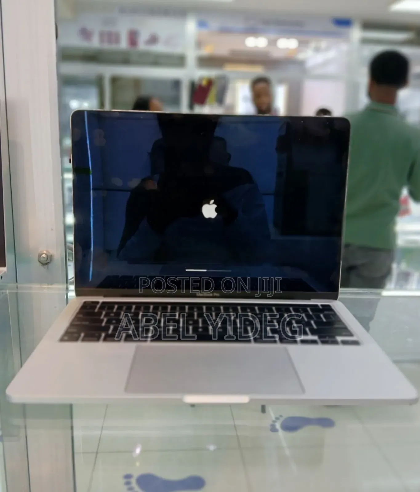 New Laptop Apple MacBook Pro 2022 M2 8GB Apple M2 SSD 256GB