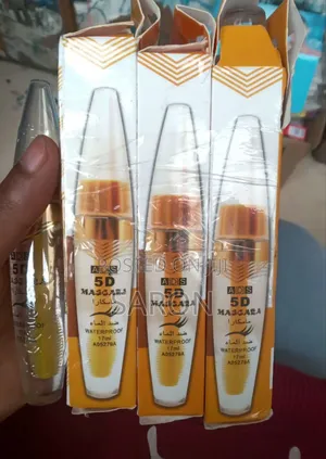 Photo - 5D Waterproof White Mascara