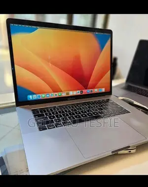 New Laptop Apple MacBook 2018 32GB SSD 1T