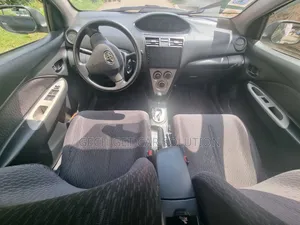 Toyota Yaris 2011 Gray