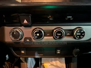 Toyota Tacoma 2018 Silver