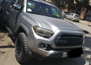 Photo - Toyota Tacoma 2018 Silver