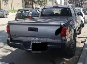 Toyota Tacoma 2018 Silver