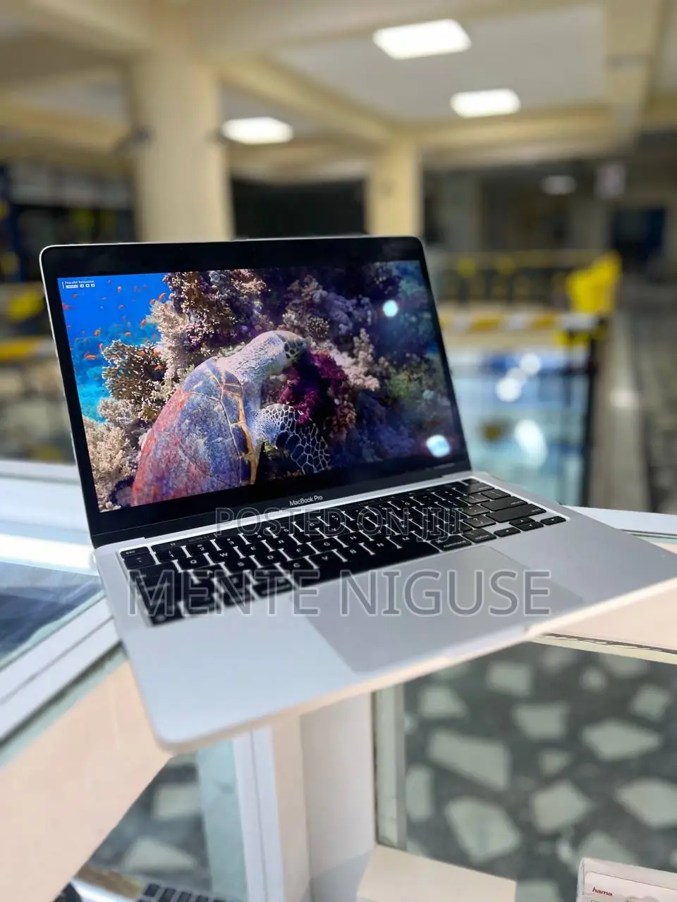 New Laptop Apple MacBook Pro 2022 M2 8GB SSD 512GB