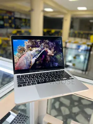 New Laptop Apple MacBook Pro 2022 M2 8GB SSD 512GB