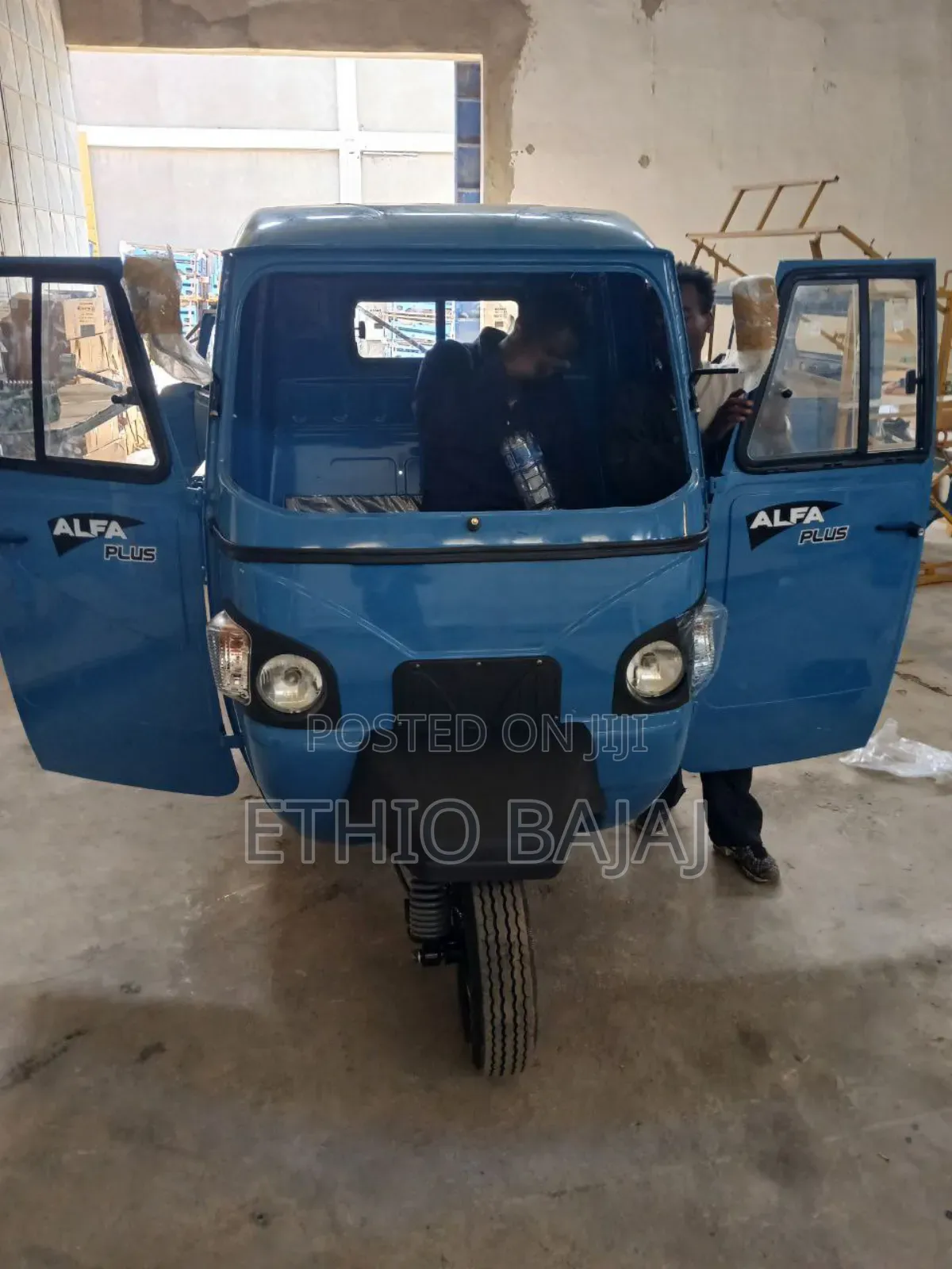 New Mahindra Centuro 2024 Blue