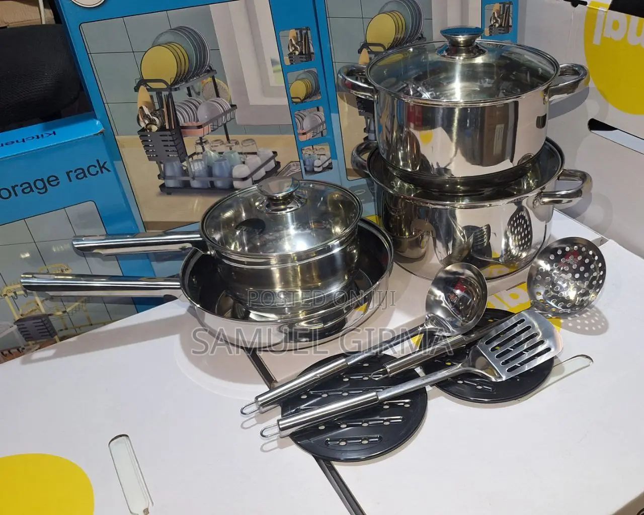 2 ድስቶች + 1 ወጥ ማቅረቢያ + 1 መጥበሻ +3የተለያዩ ማንኪያዎች+2የትኩስ ማብረጃ