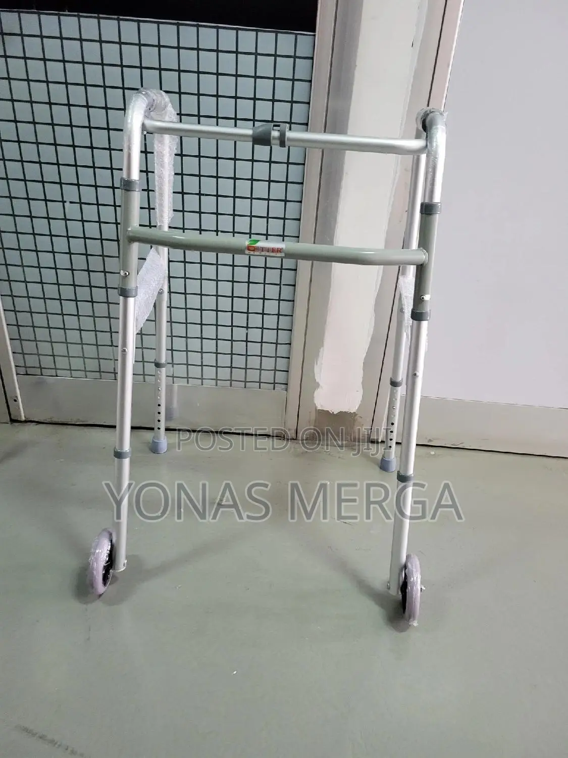 Folding Adjustable Walker / Single Release