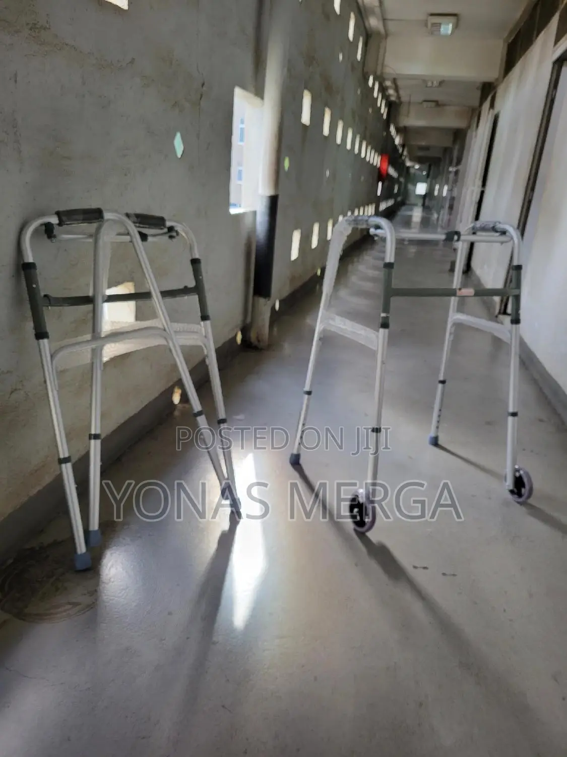 Walker Wide Base for Stability Onvaried Terrain/Walker Weker