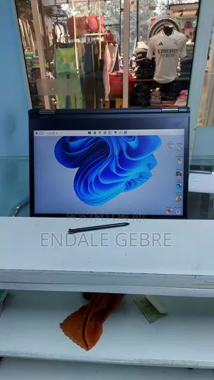 Photo - New Laptop Lenovo ThinkPad Yoga 370 8GB Intel Core I5 SSD 512GB