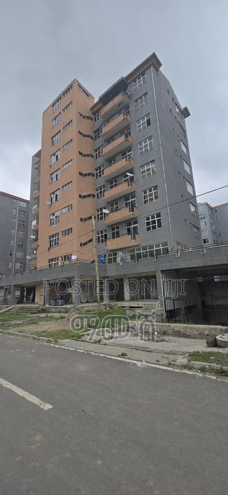 3bdrm Condo in አያት, Bole for sale